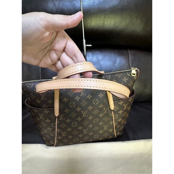 Louis Vuitton Totally MM Tote - Picture 5 of 14